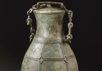 Vase à vin en bronze de la dynastie des Zhou orientaux, provenant du site de Liyu (Chine), fin du VIe siècle av. notre ère. Musée Guimet, Paris.
