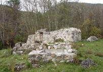 Vue du puits de la source Moriez.