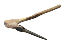 Pic en bronze et manche en bois de hêtre long de 44 cm. VIIIe-IIIe s. avant notre ère. (Fouilles Barth 1965-1971).