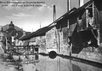 Salines de Salins-les-Bains (Jura) : magasin des sels, côté de la rivière La Furieuse (1ère moitié du XXe siècle).