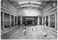 Salins-les-Bains (Jura) : piscine d'eau salée.