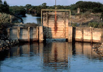 Porte martelière, Salins d'Aigues-Mortes.