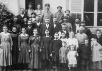 Salines de Salins-les-Bains (Jura) : ouvriers des salines et leur famille, 1919.