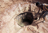Le travail du saunier. Tegidda-n-tesemt, Niger, avril 1975.